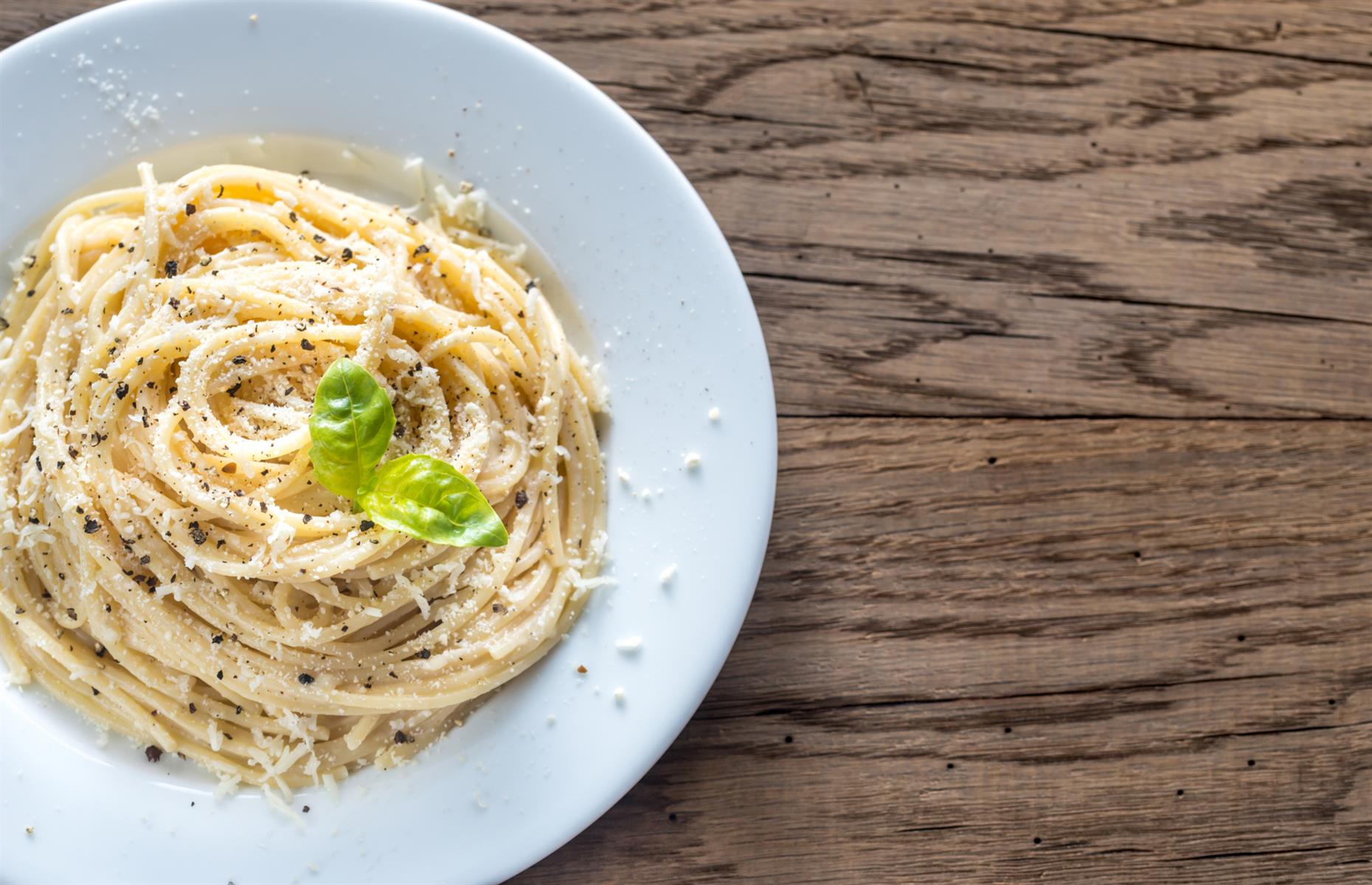 Twirl and pile pasta like a pro
